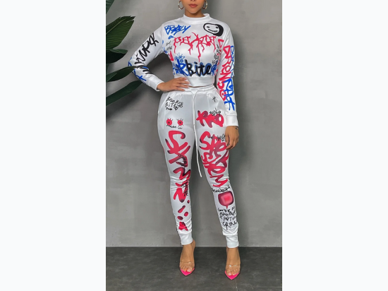 Junior's Graffiti Print Top & Jogger Set in White