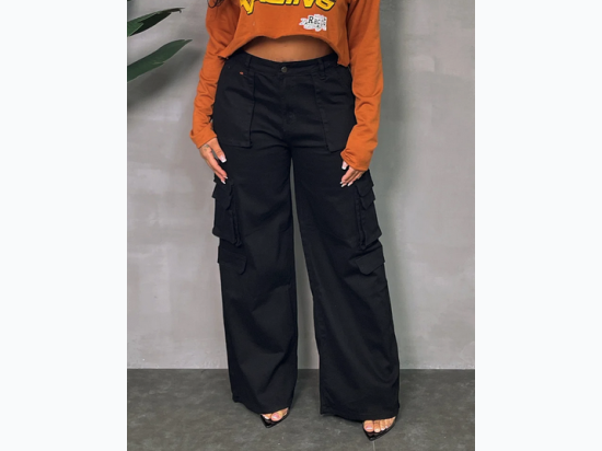 Junior's Wide Leg Cargo Pants in Black