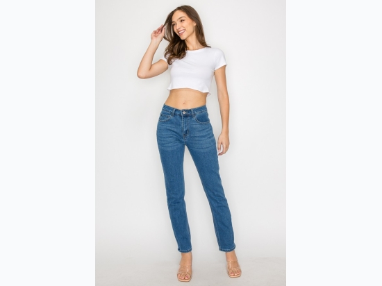 Women's Straight Leg Denim Boyfriend Jeans in Medium Wash