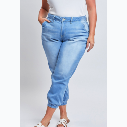 Missy Plus Elastic Waist Jogger Pants in Medium Light Wash