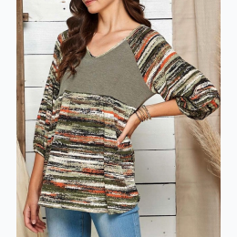 Women's Color Block V Neck 3/4 Sleeve Top In Olive Combo